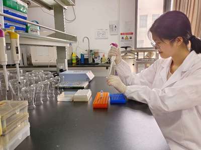 湖北工業(yè)大學 將“生態(tài)包袱”變?yōu)椤熬G色財富”的生物技術(shù)開發(fā)之路